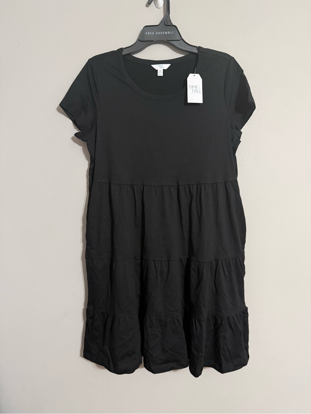 Time and Tru Women’s Black Tiered Knit Short-Sleeve Dress Medium